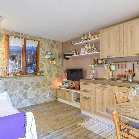 Σπίτι διακοπών Stunning In With 1 Bedrooms And Wifi Μπελούνο